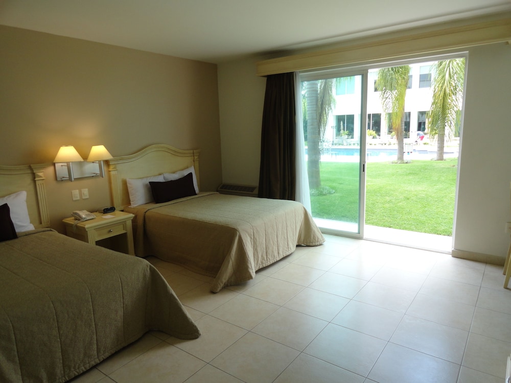 Standard Double Room, 2 Double Beds, Pool View