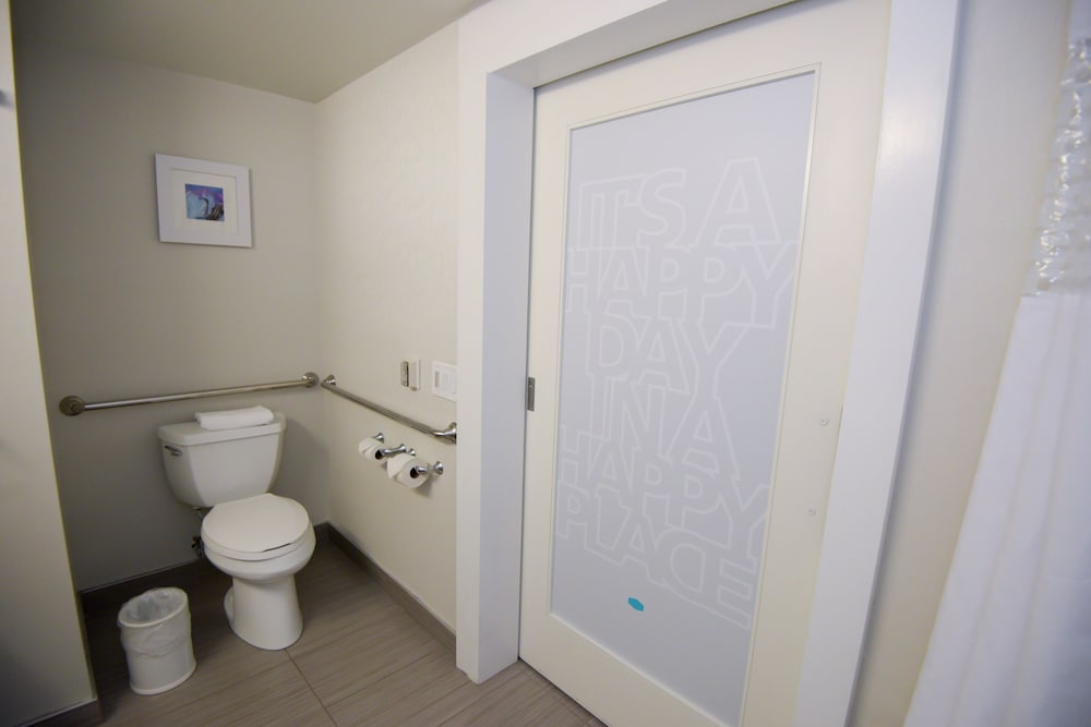 Room, Accessible, Non Smoking (Roll-In Shower) - Photo 8