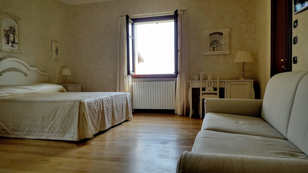 Luxury Quadruple Room, 1 Bedroom, Non Smoking, Garden View