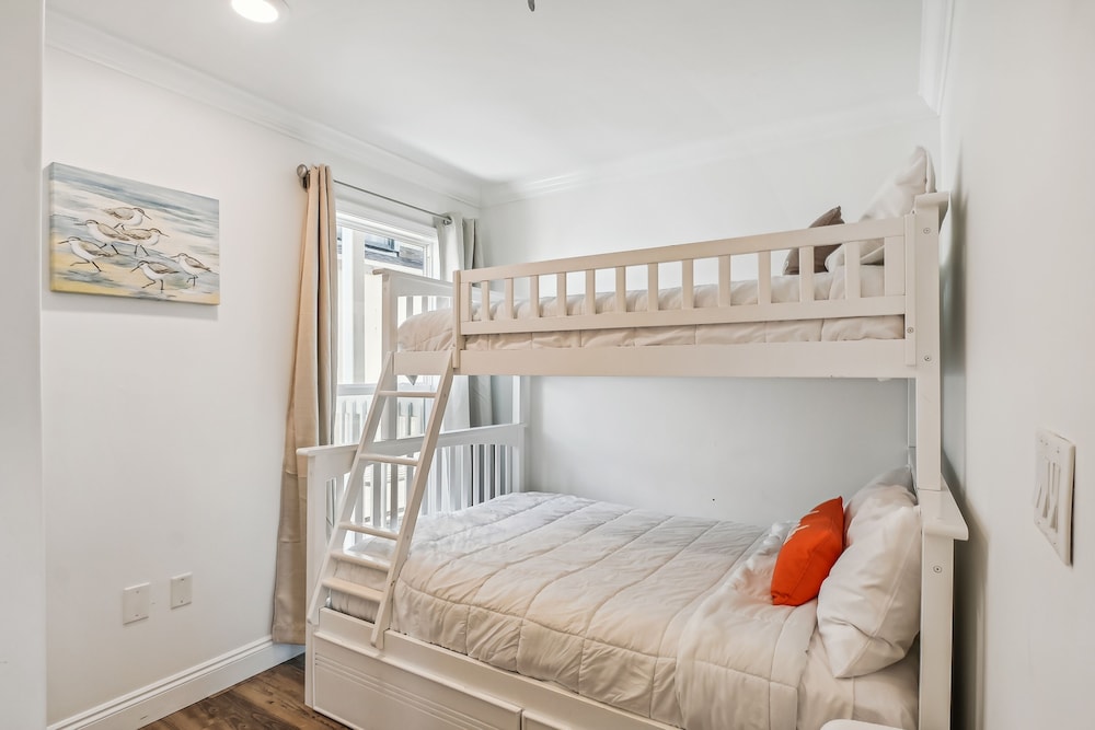 Condo, 2 Bedrooms