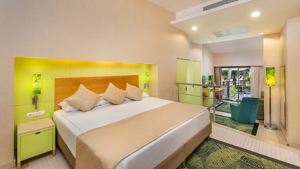 Junior Suite, Pool Access