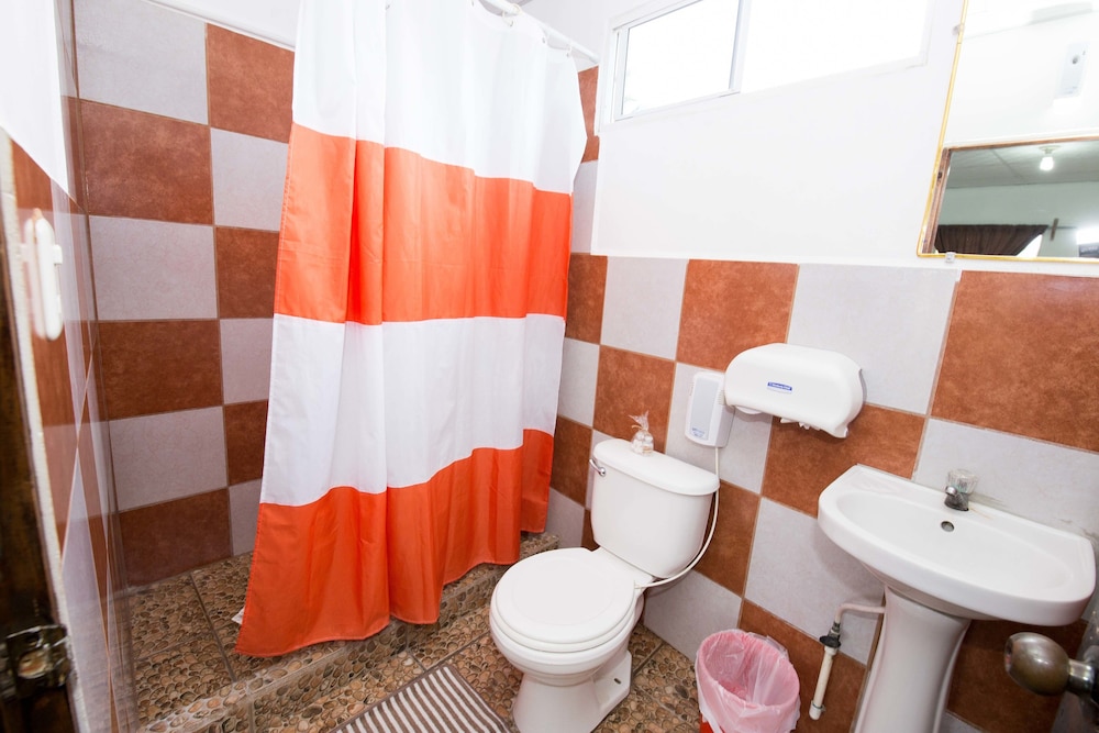 Basic Double Room, Multiple Beds, Non Smoking photo 2