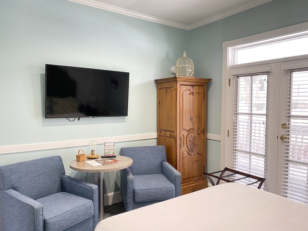 Room, 1 Queen Bed, Non Smoking, River View photo 2