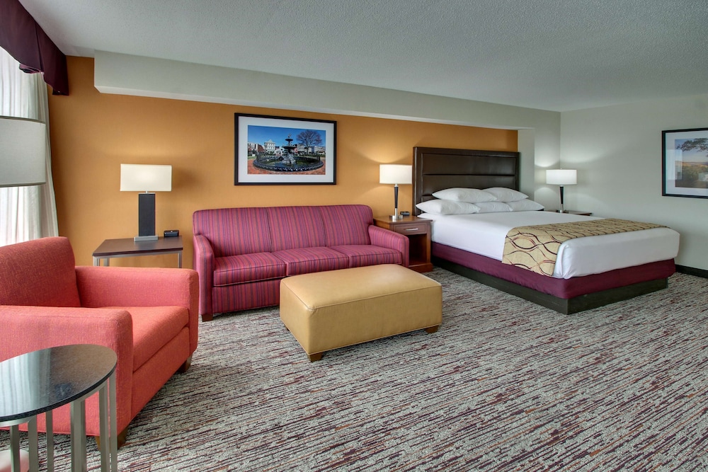 Deluxe Room, 1 King Bed With Sofa Bed, Refrigerator & Microwave (Upper Floor) photo 3