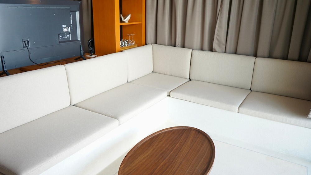 102 The Pool Villa: Beach Zone photo 3