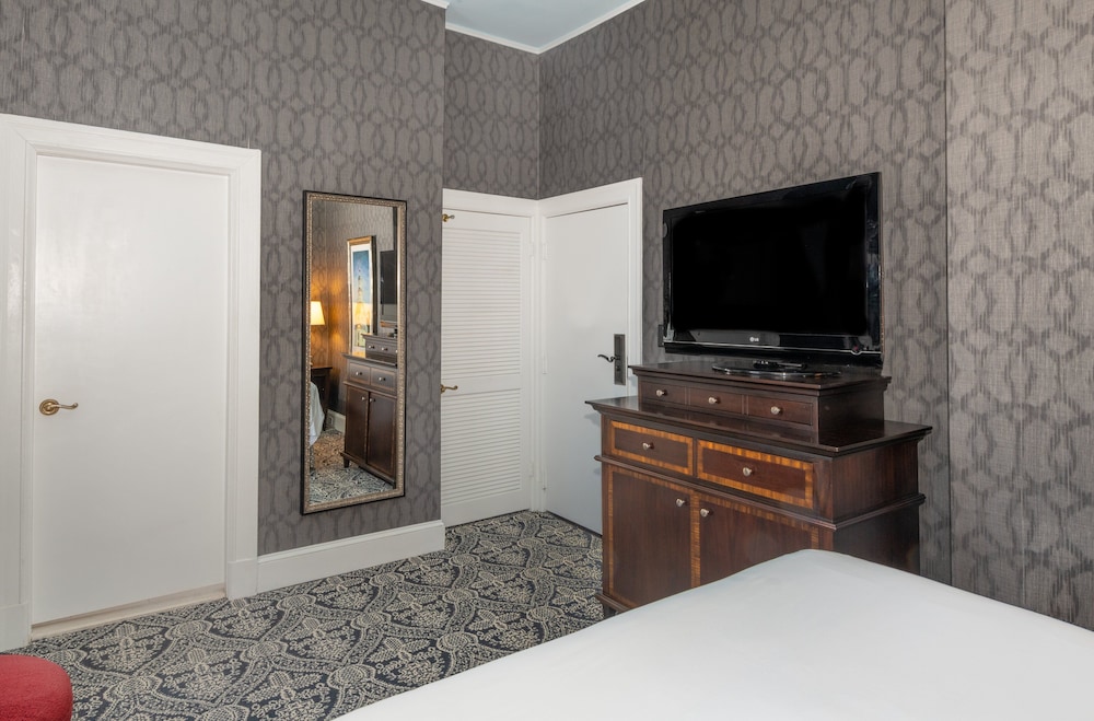 Room, 1 Queen Bed (Robert Johnson) - Photo 3
