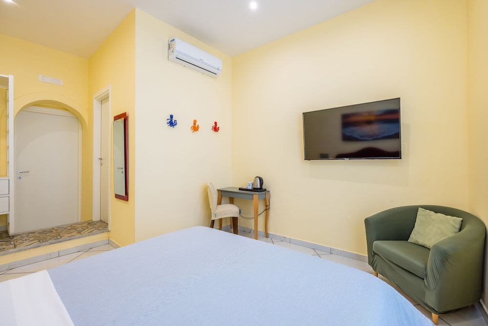 Deluxe Double Room, City View photo 3