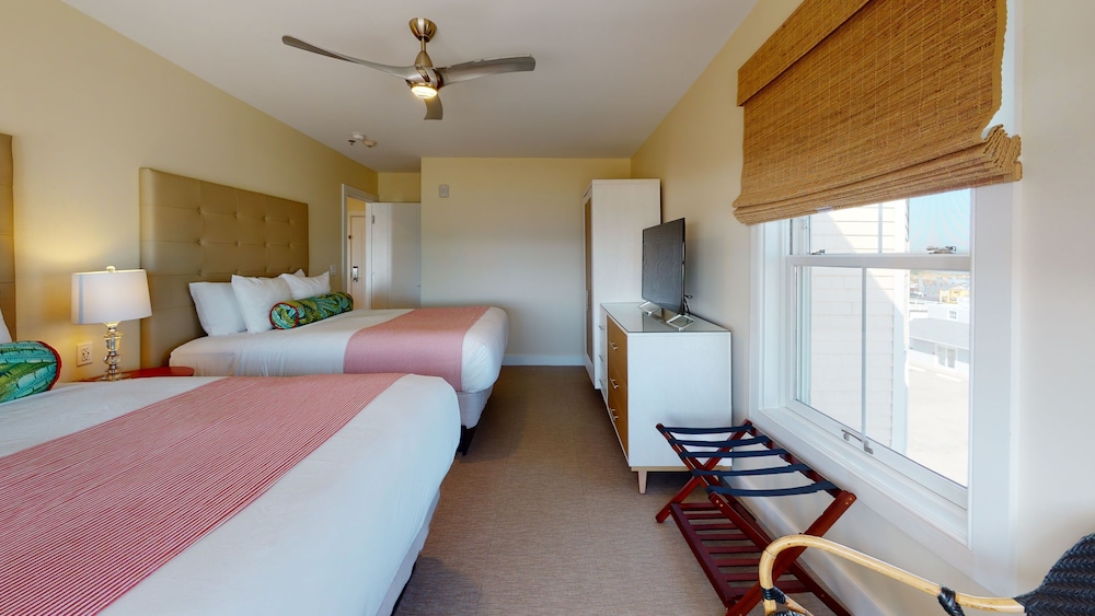 State Beach Pavilion Suite photo 2