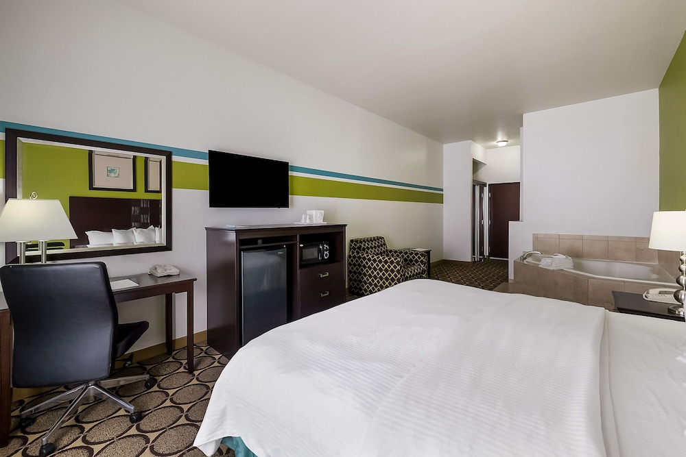 Suite, 1 King Bed, Non Smoking, Hot Tub photo 2