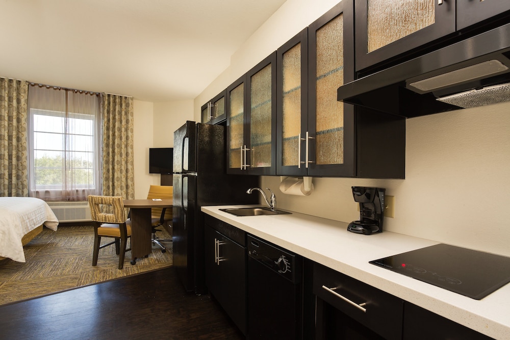 Studio Suite, 1 Queen Bed, Accessible (Hearing, Roll-In Shower) - Photo 4
