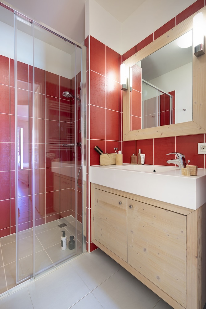 Apartment 6 people - 2 bedrooms - Balcony - South facing - Air Conditioning Renovated photo 3