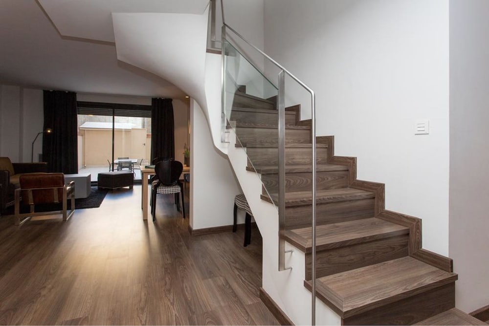 Duplex, 2 Bedrooms photo 2