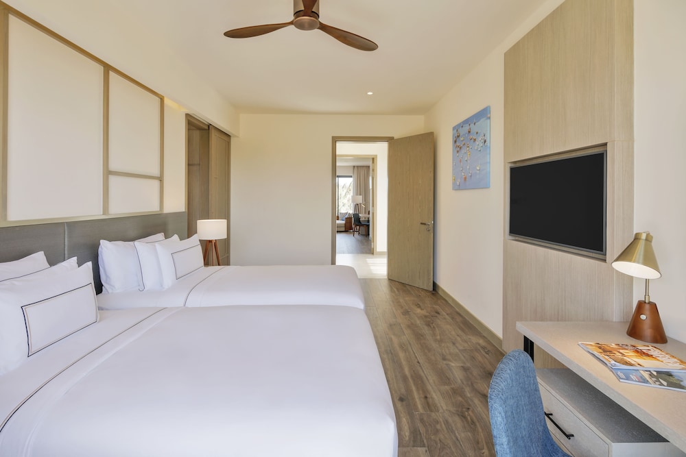 The Level 3-Bedroom Lakefront Pool Villa - Photo 4