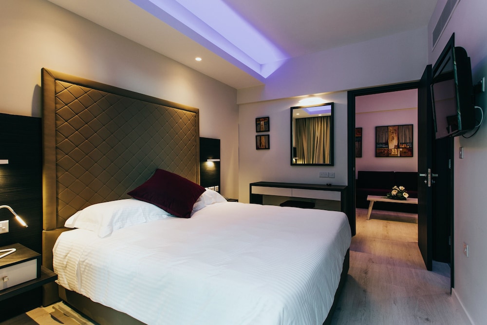 Suite, Balcony - Photo 2