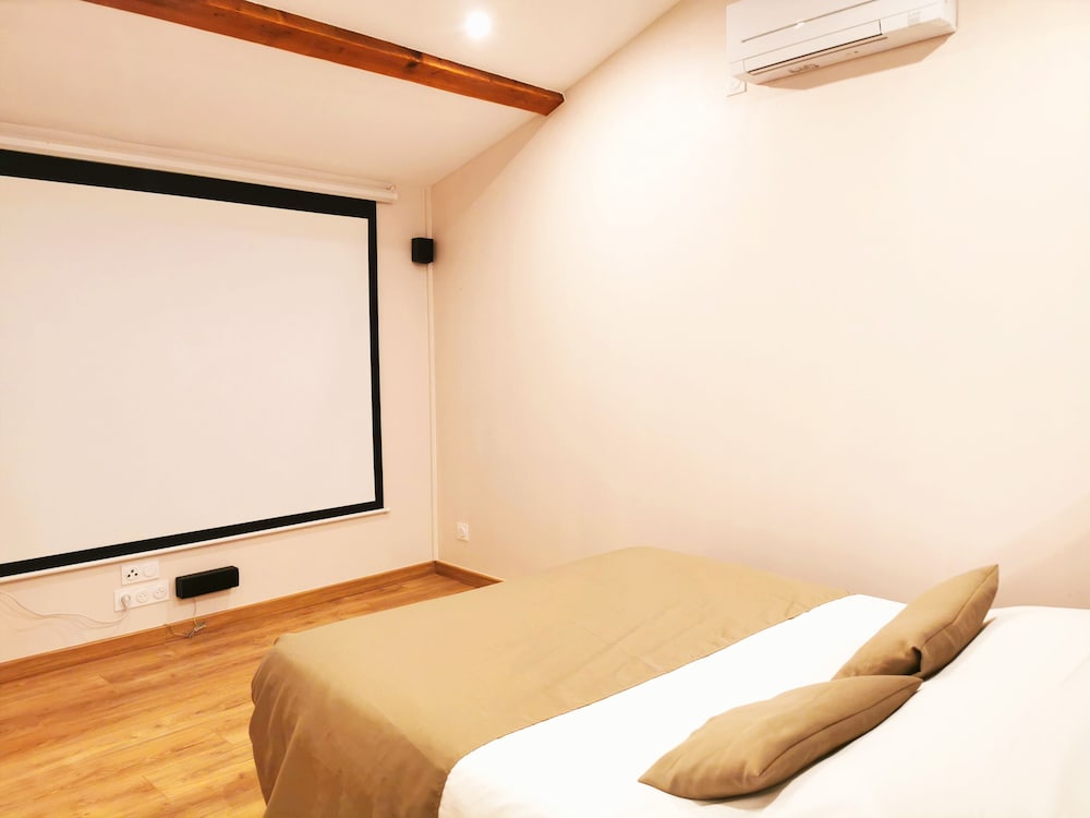 Apartment with cinema and terrace