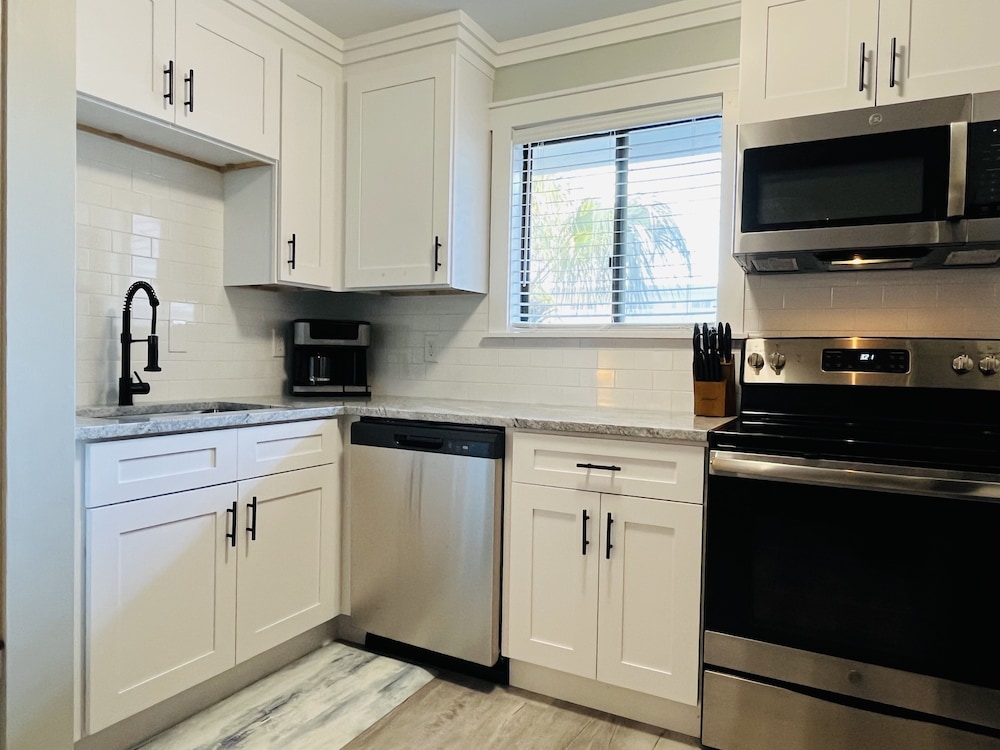 Luxury Condo, 2 Bedrooms photo 2