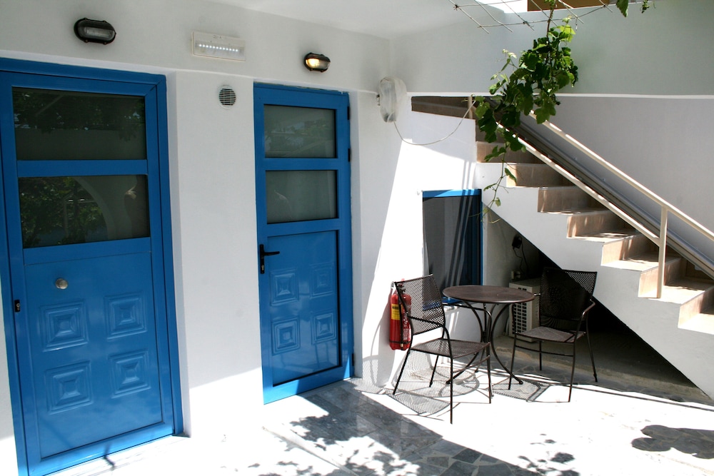 Twin Room, Sea View (Veranda) thumbnail 6