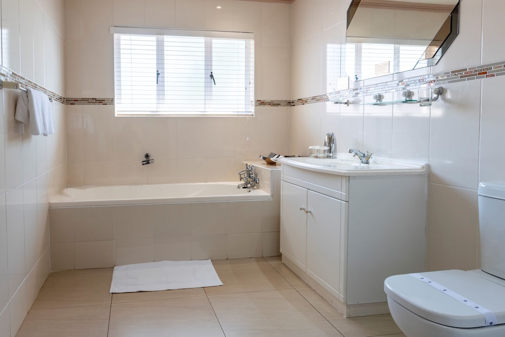 Queen Suite photo 2