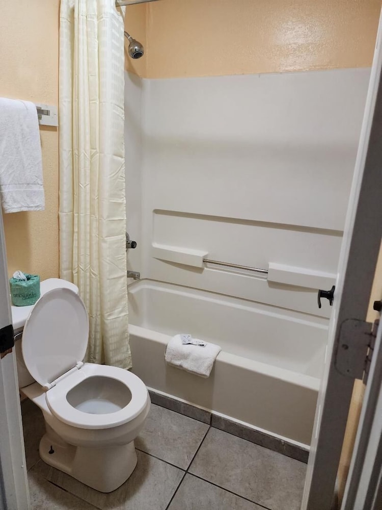 Standard Room, 2 Double Beds, Non Smoking photo 2