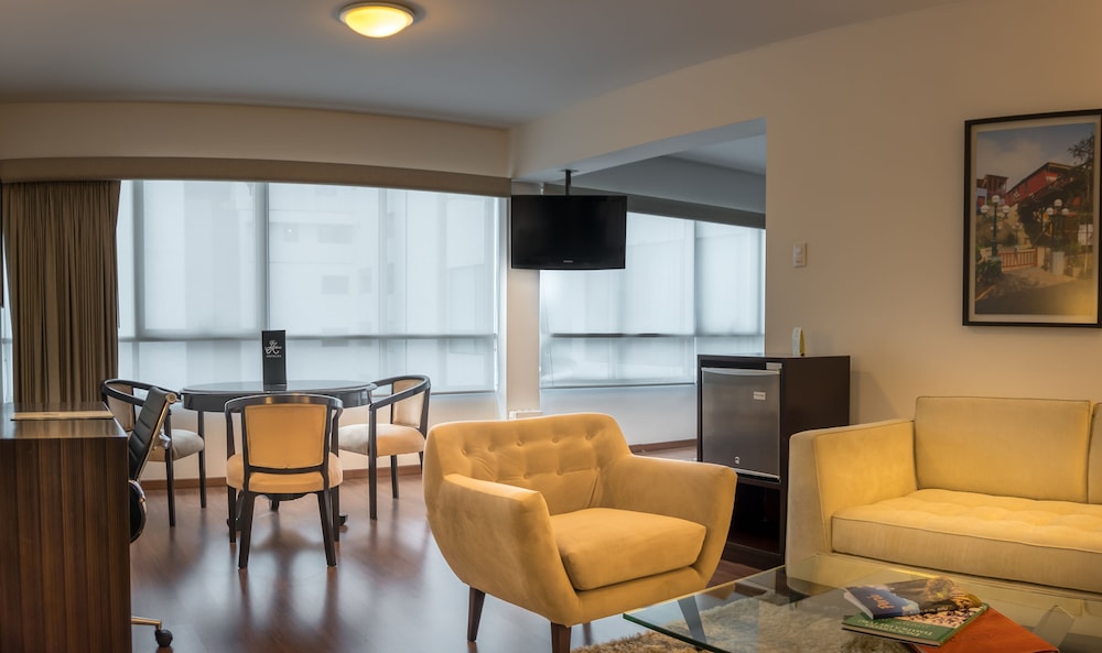 Suite, 1 King Bed photo 1
