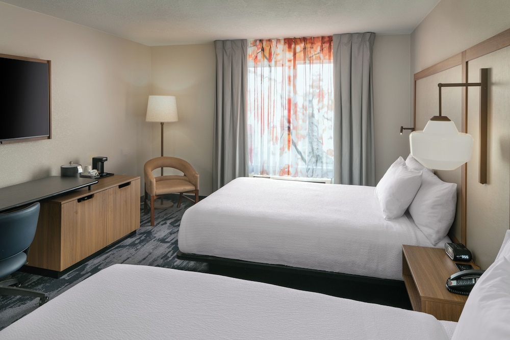 Room, 1 Double Bed (Mobility Accessible, Roll-in Shower) photo 3