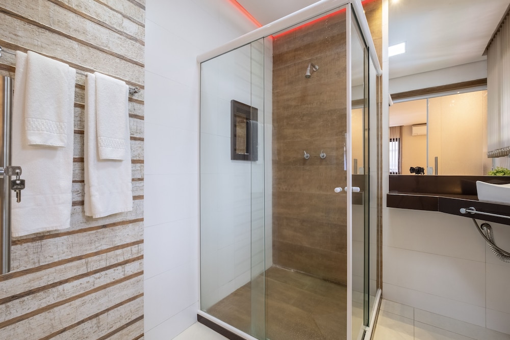 Superior Suite - Photo 13