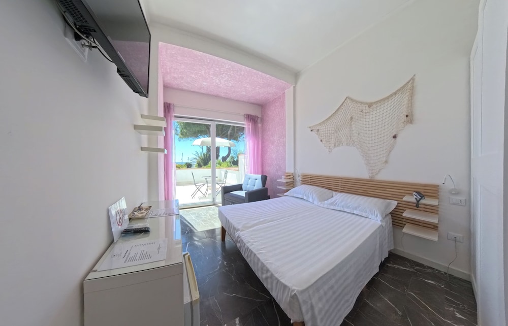 Superior Room, Balcony, Sea View photo 1