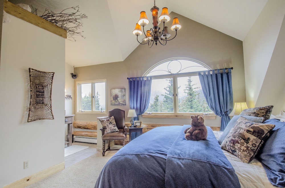 Luxury Room, 1 Bedroom, Private Bathroom, Mountain View