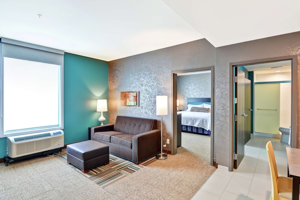 Suite, 1 King Bed, Accessible, Non Smoking (w/ roll-in shower) photo 2