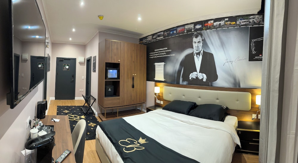 Luxury Suite, 1 King Bed, Non Smoking, City View