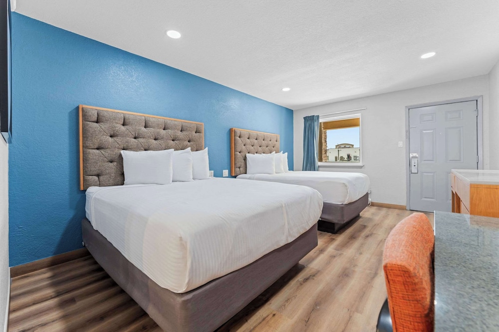 Suite, 2 Queen Beds, Accessible, Non Smoking photo 2