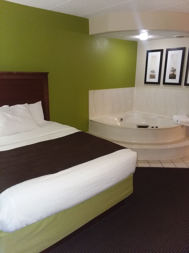 Suite, 1 Queen Bed, Non Smoking photo 3