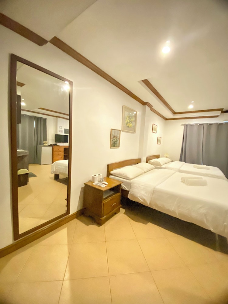 Deluxe Studio Suite, 2 Queen Beds photo 3