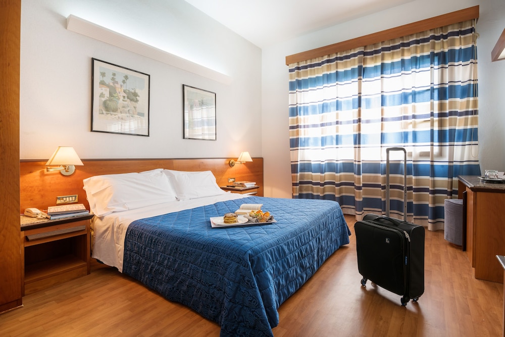 Standard Room, 2 Twin Beds photo 2