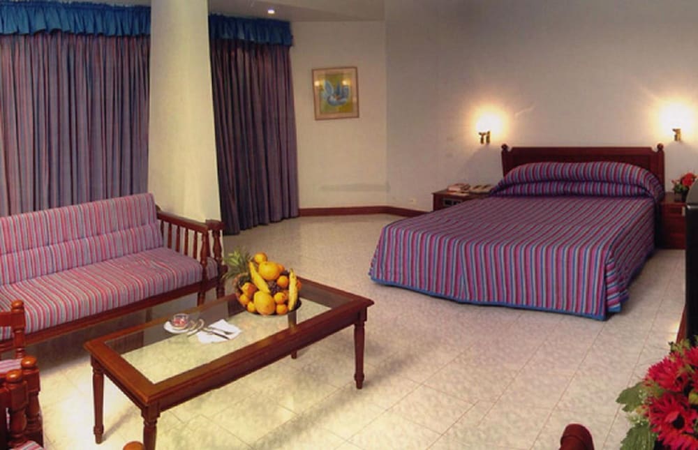 Basic Quadruple Room, 2 Double Beds, Non Smoking photo 2