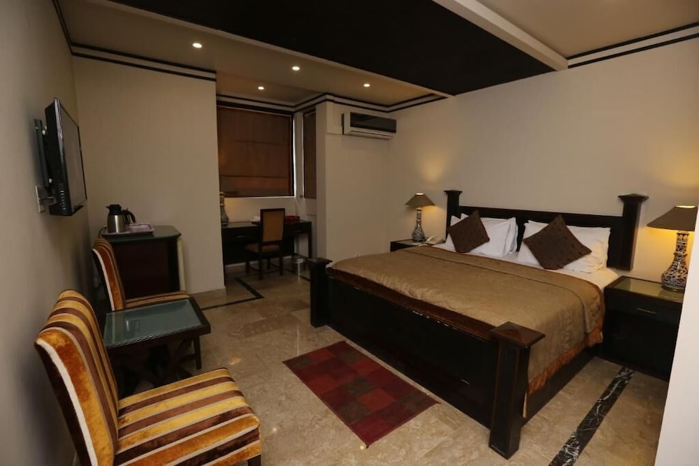 Deluxe Double or Twin Room photo 3