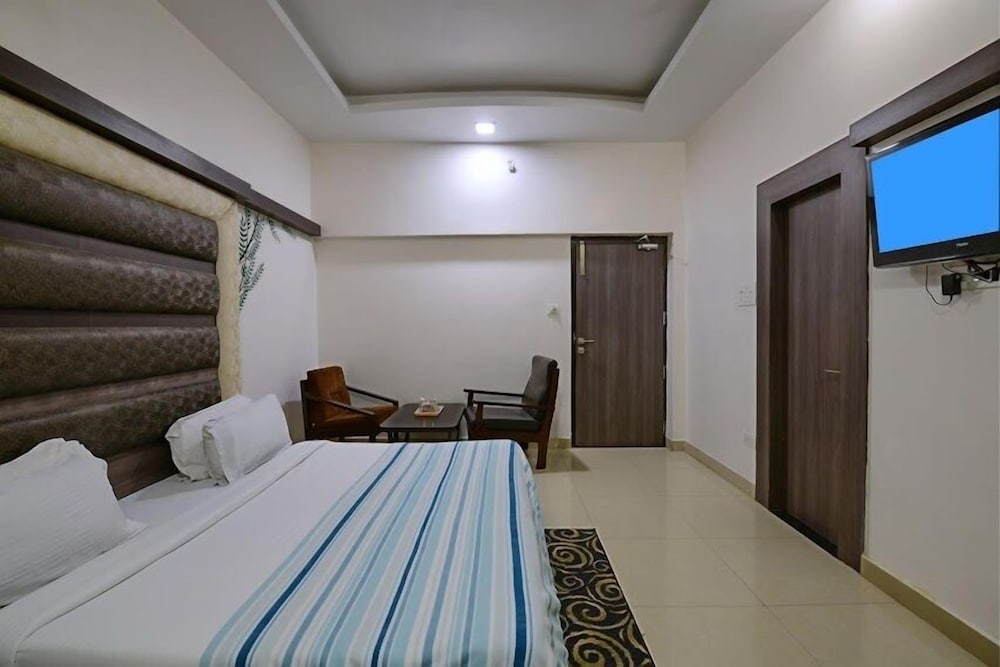 Deluxe Room - Photo 4
