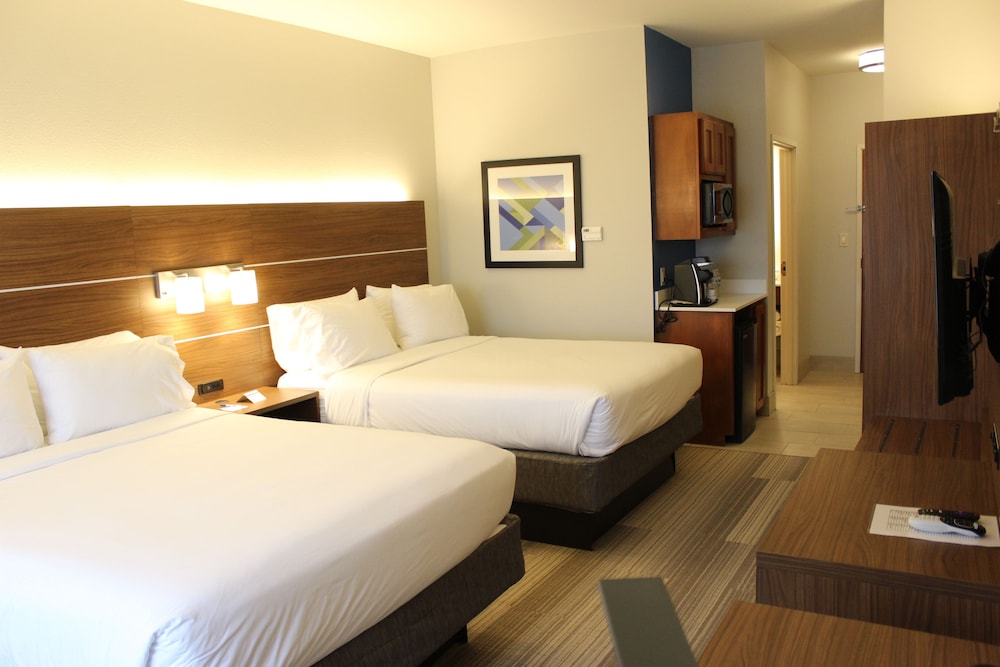 Room, 2 Queen Beds, Accessible, Non Smoking (Hearing) - Photo 2