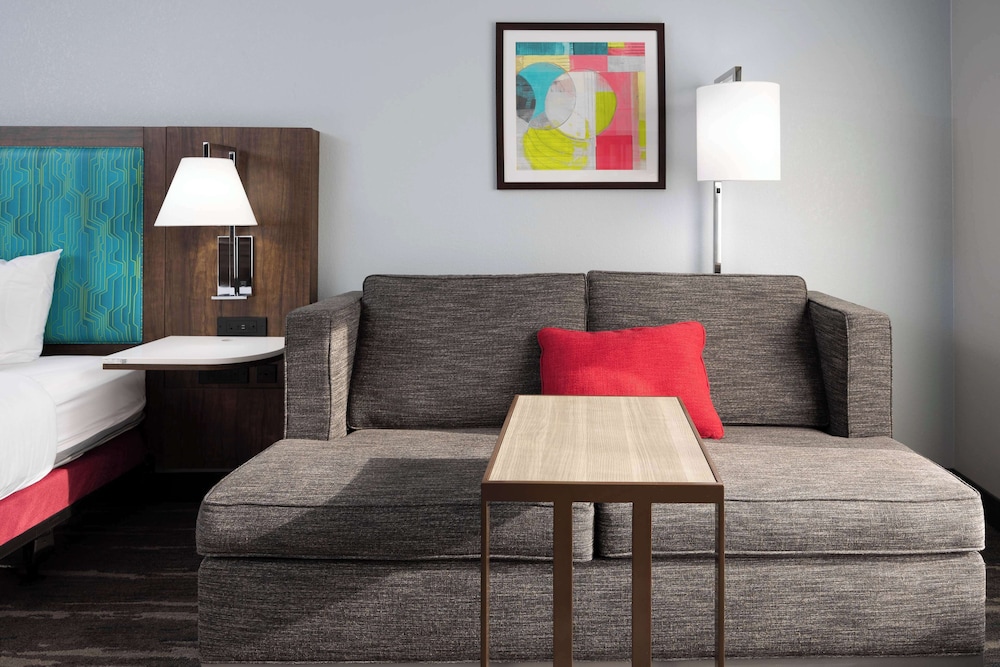 Room, 1 King Bed, Accessible, Bathtub (Mobility & Hearing)