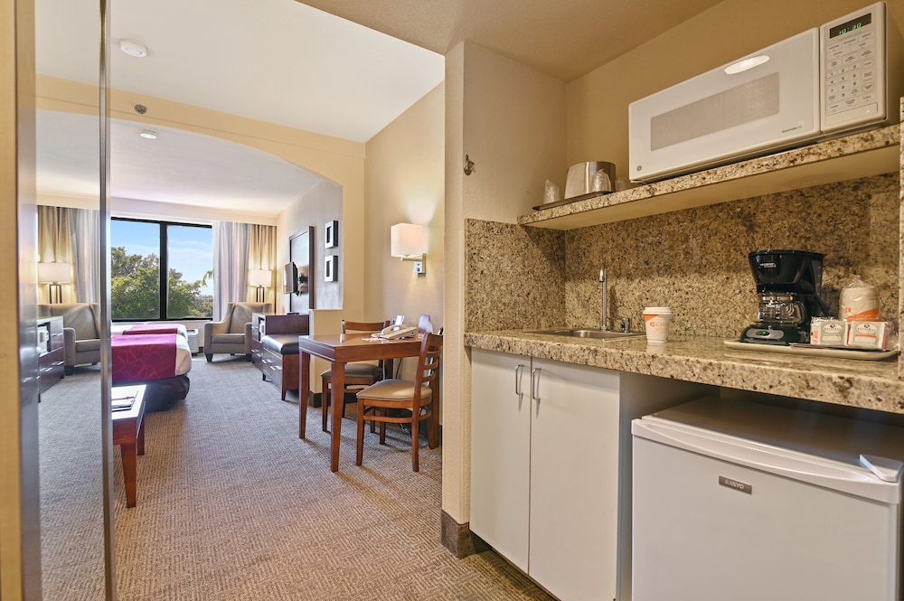 Suite, 2 Queen Beds, Non Smoking - Photo 6