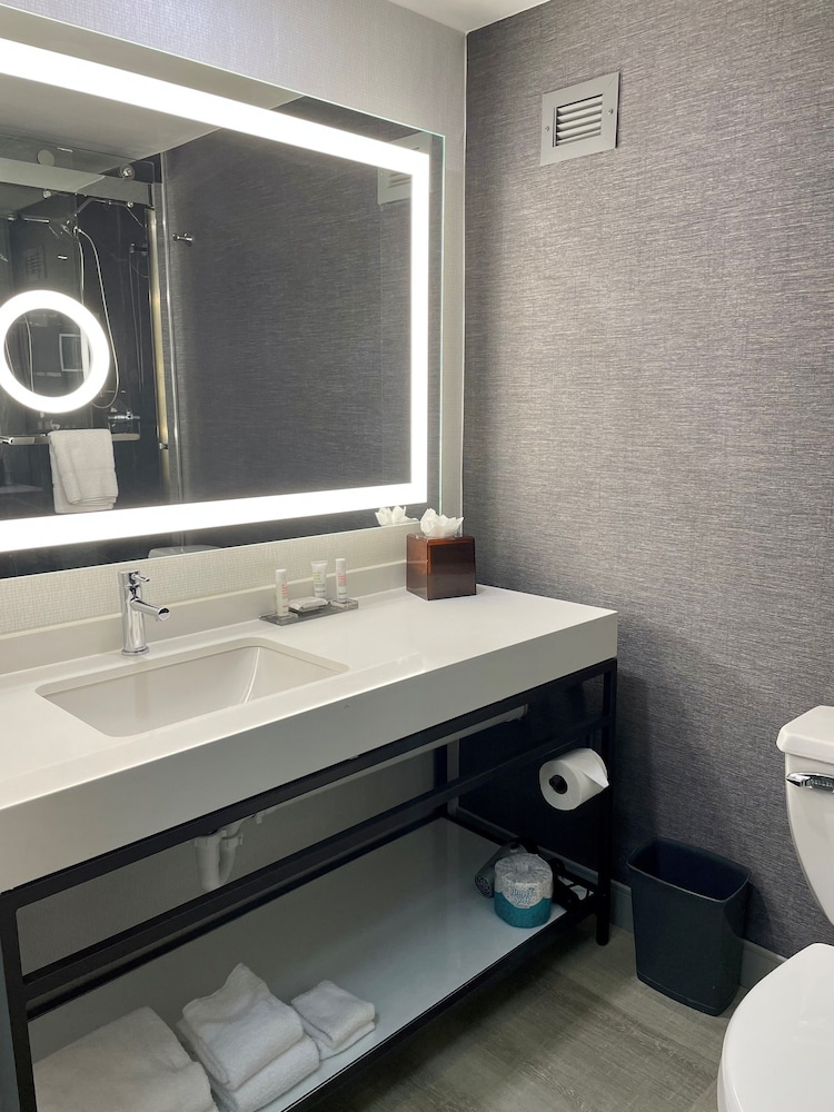 Room, 2 Double Beds (Hearing Accessible) - Photo 10