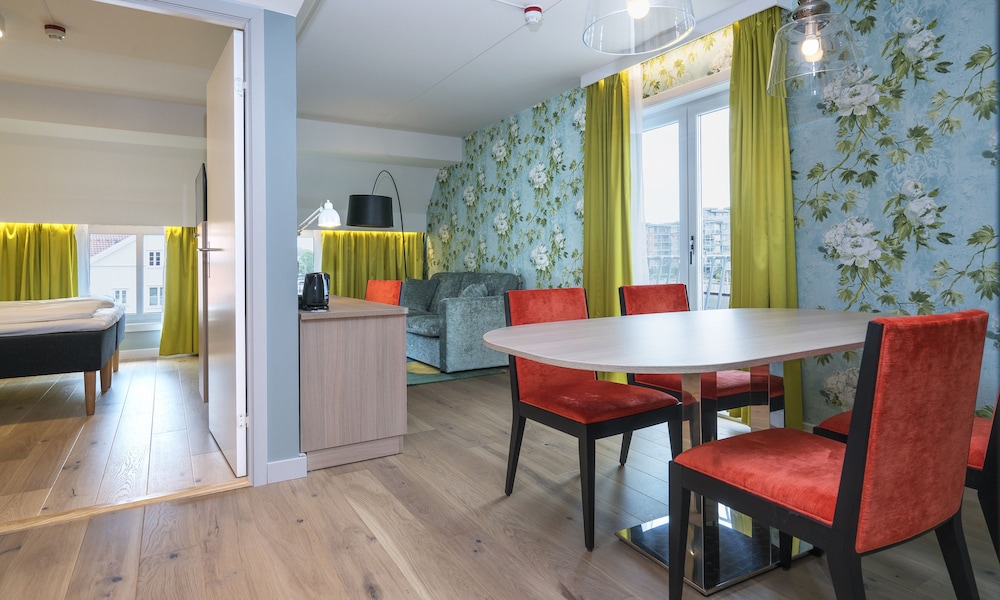 Superior Room, Non Smoking - Photo 9