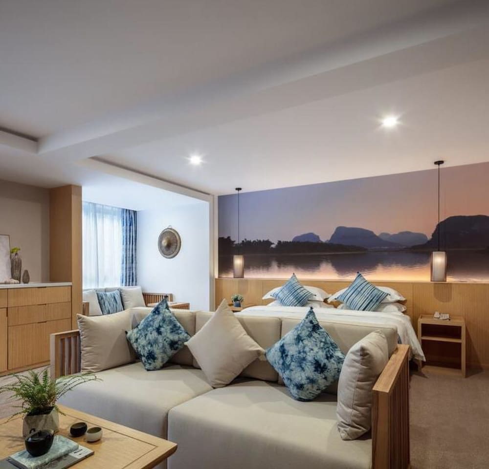 Deluxe Suite photo 3