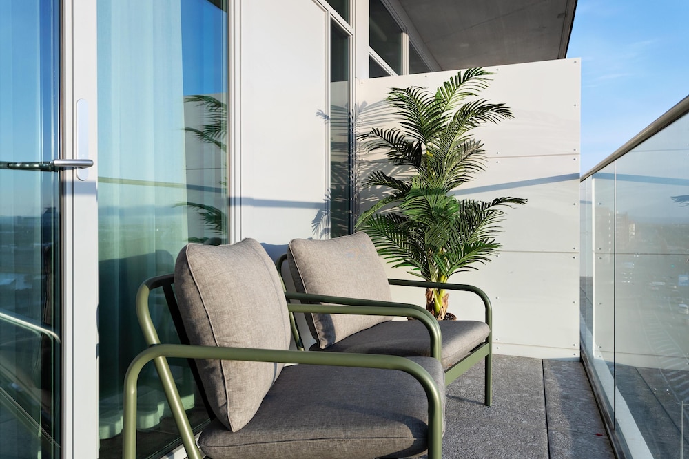 Suite, 1 King Bed, Balcony, Sea View