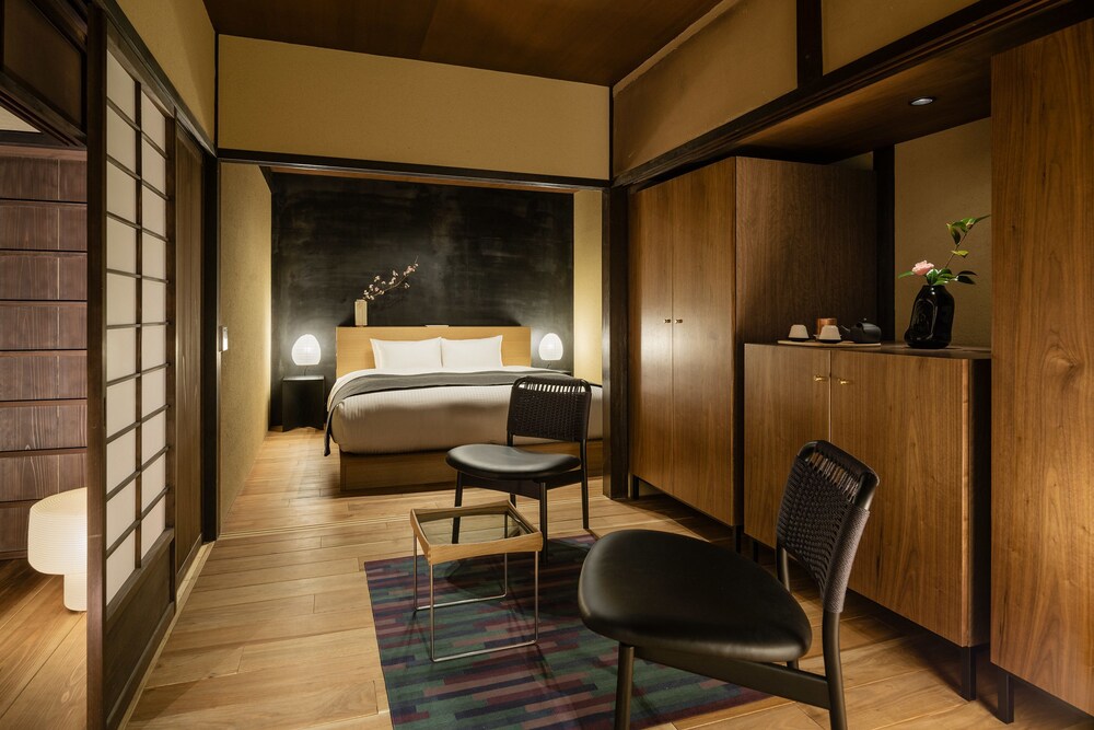 Deluxe Room, 1 King Bed - Photo 4