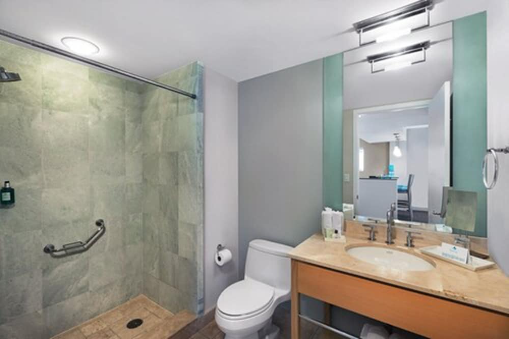 Classic Room, 1 King Bed, Bay View - Photo 6