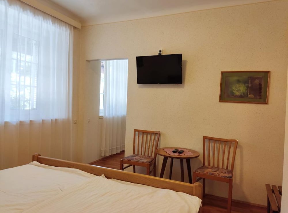 Triple Room (Room 2)