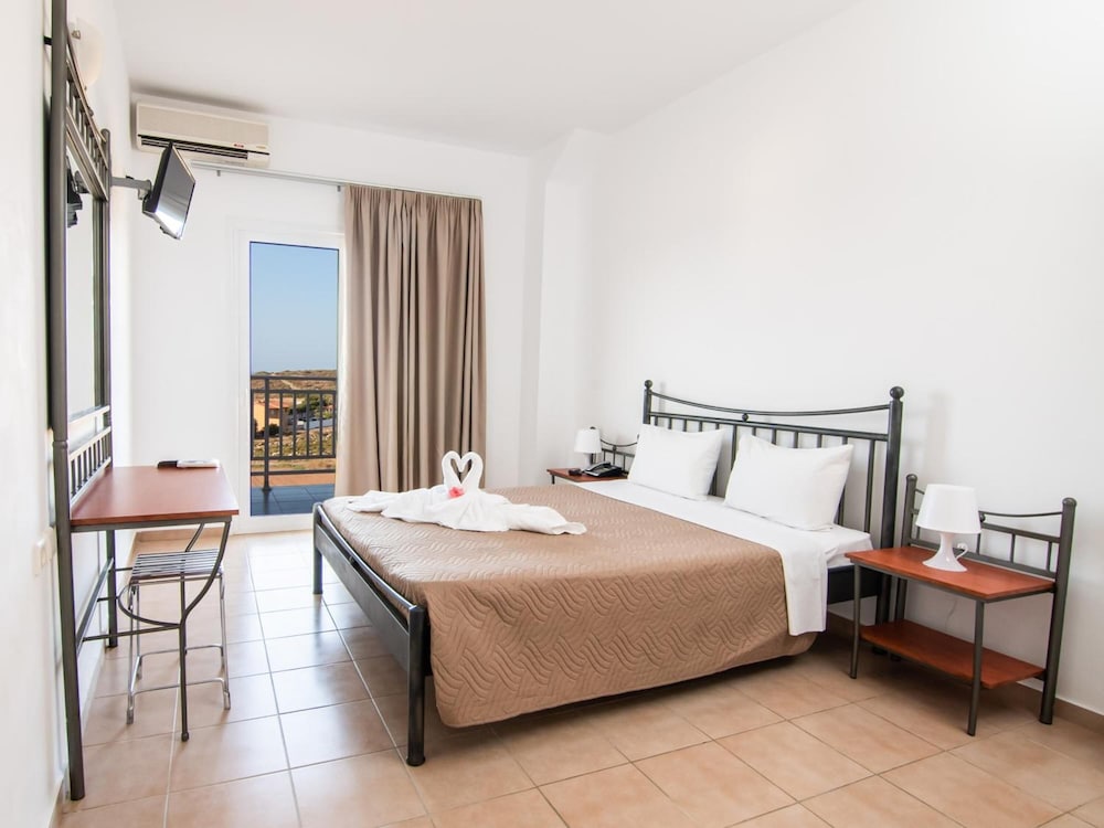 Classic Triple Room - Photo 4