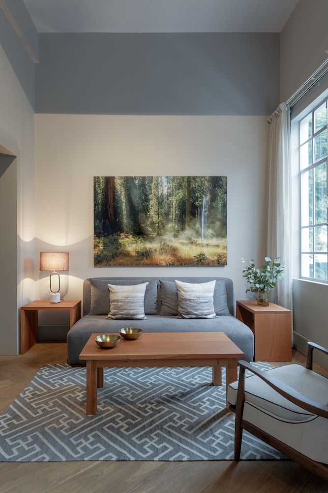 Master Suite 7