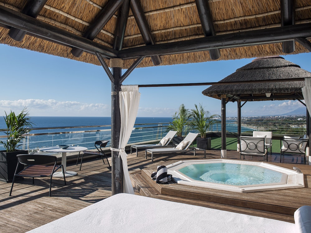 Suite Penthouse Moet Chandon (Red Level Lounge Access) Suite Penthouse Moet Chandon (Red Level Lounge Access)